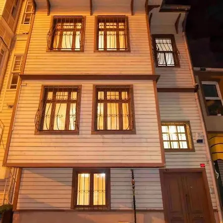 Apartman A Lovely Ottoman-era Wooden House @grandbazaar